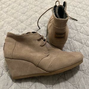 GUC light brown/taupe TOMS ankle boots
